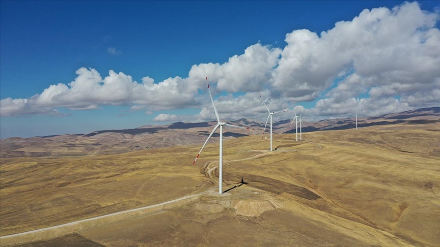 Rüzgarın enerjiye dönüştüğü İpek Geçidi’nde 20 megavatsaat cazibe üretiliyor