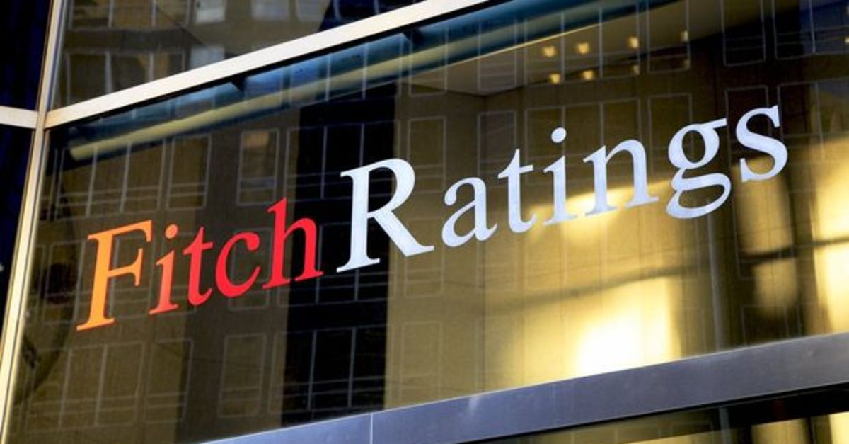 Fitch Yunanistan’ın kredi notunu yükseltti