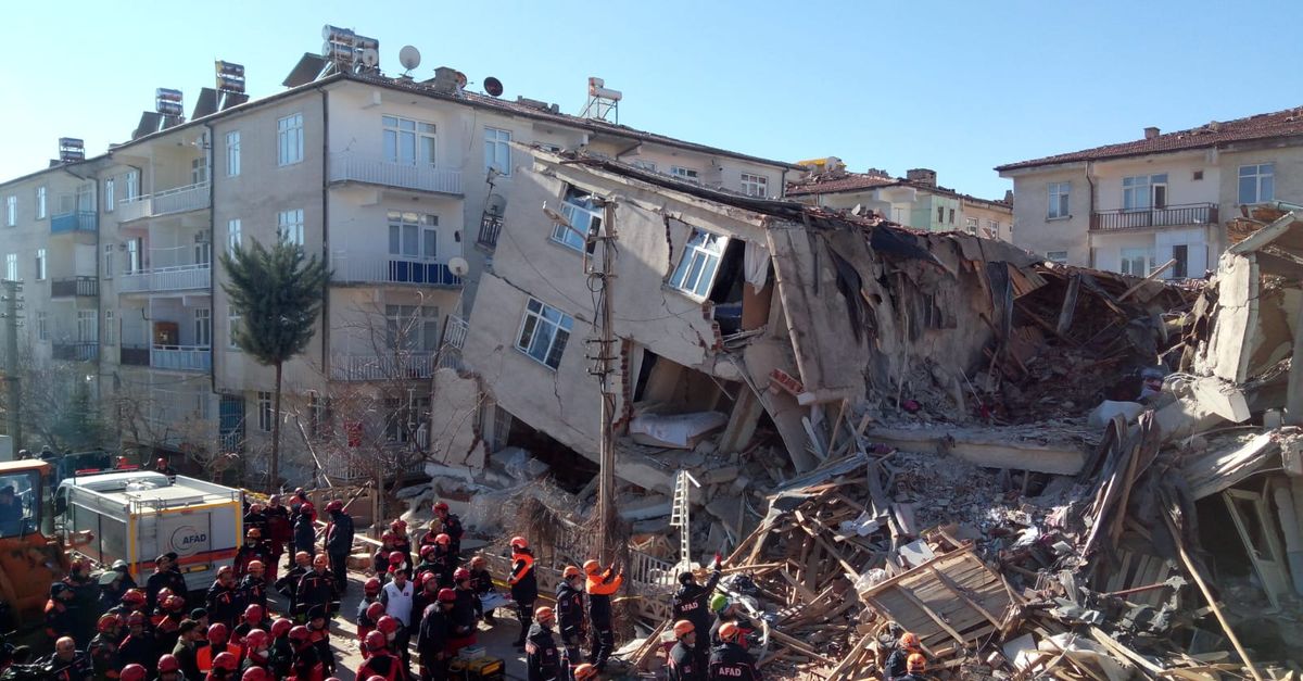 Akfen GYO otellerini depremzedelere açtı