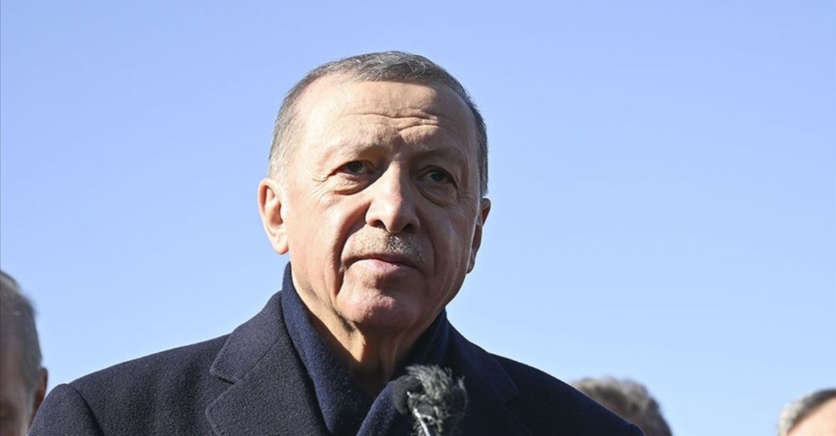 Erdoğan: Bir yıl içinde binaları tekrar inşa etmeyi amaçlıyoruz