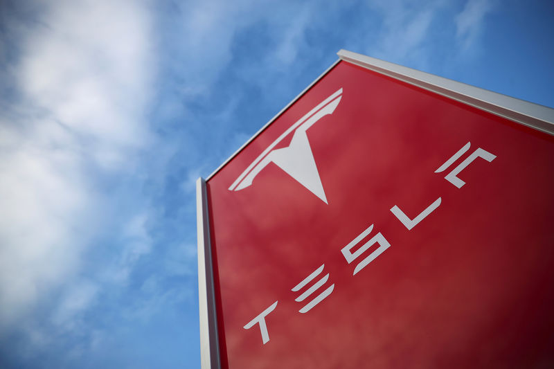 Tesla, New York’taki düzinelerce çalışanı, sendikalaşma teşebbüslerinden ötürü işten çıkardı