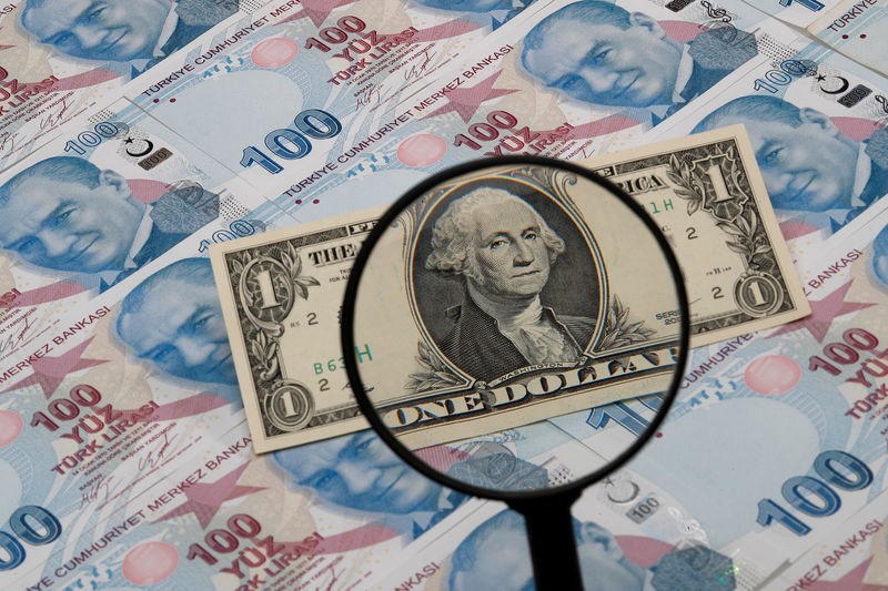 Dolar/TL ikilisi haftanın son süreç gününde olumlu seyrediyor