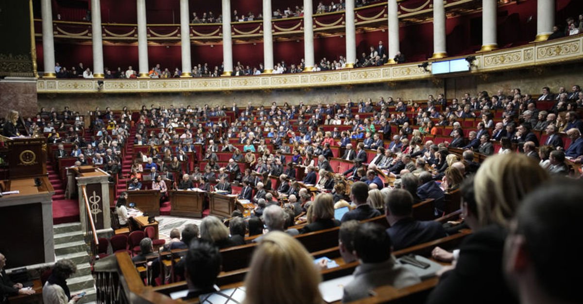 Fransa’da emeklilik ıslahatının kritik hususu onaylandı