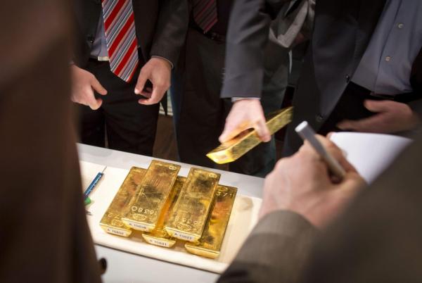 Devletler altın topluyor, fiyat yükselmeye devam ediyor